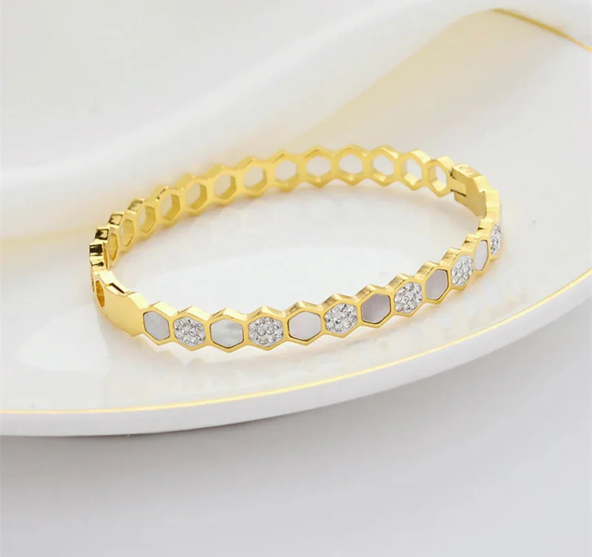 Gold-Plated Anti Tarnish Hexagonal Openable Bracelet
Gold - ELL DESIGNS