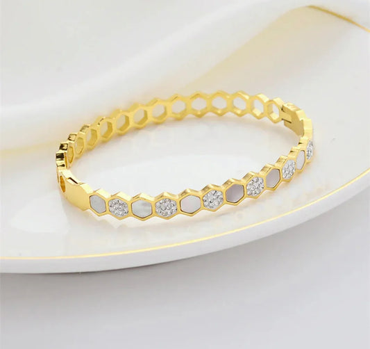 Gold-Plated Anti Tarnish Hexagonal Openable Bracelet
Gold - ELL DESIGNS