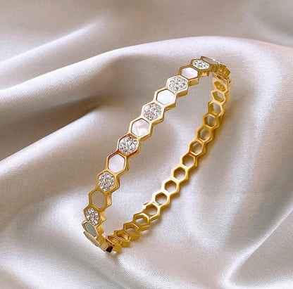 Gold-Plated Anti Tarnish Hexagonal Openable Bracelet
Gold - ELL DESIGNS
